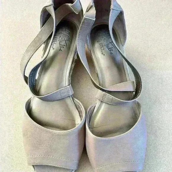 Life Stride Soft System Peep Toe Espadrille Sandal, Bronze, size 7M/37 - Picture 4 of 4